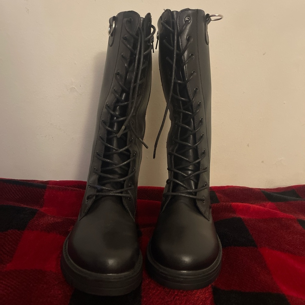 Black knee high boots with zipper on side never worn no tags sadly 3 styles !♡︎